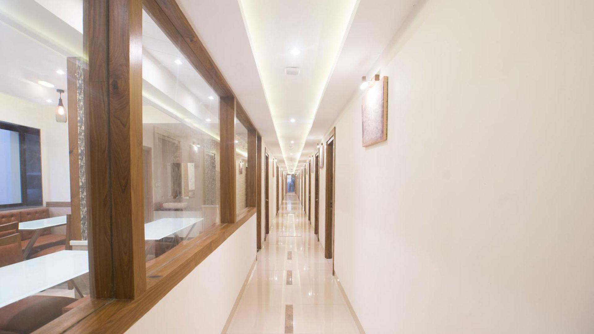Treebo Amber International Airport T2 Hotel