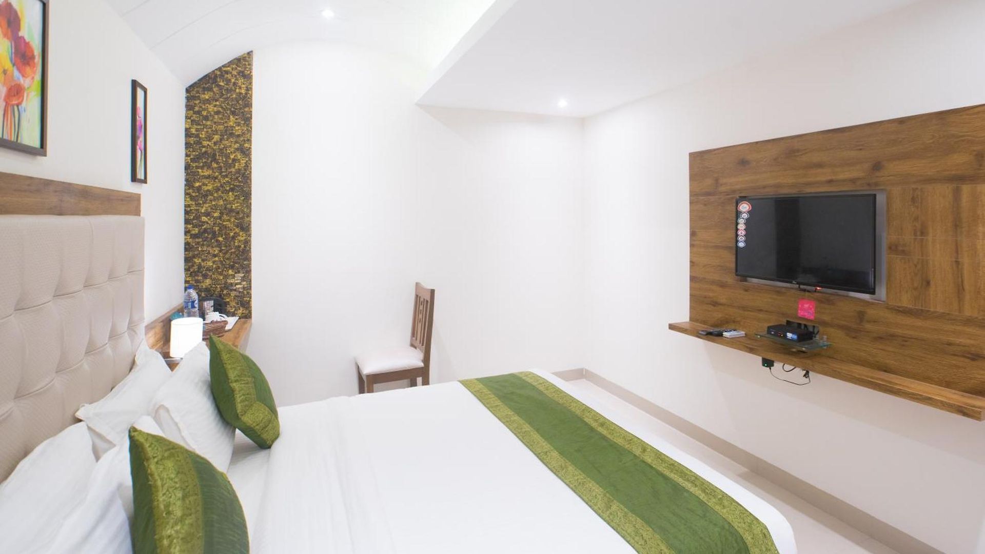 Treebo Amber International Airport T2 Hotel Mumbai