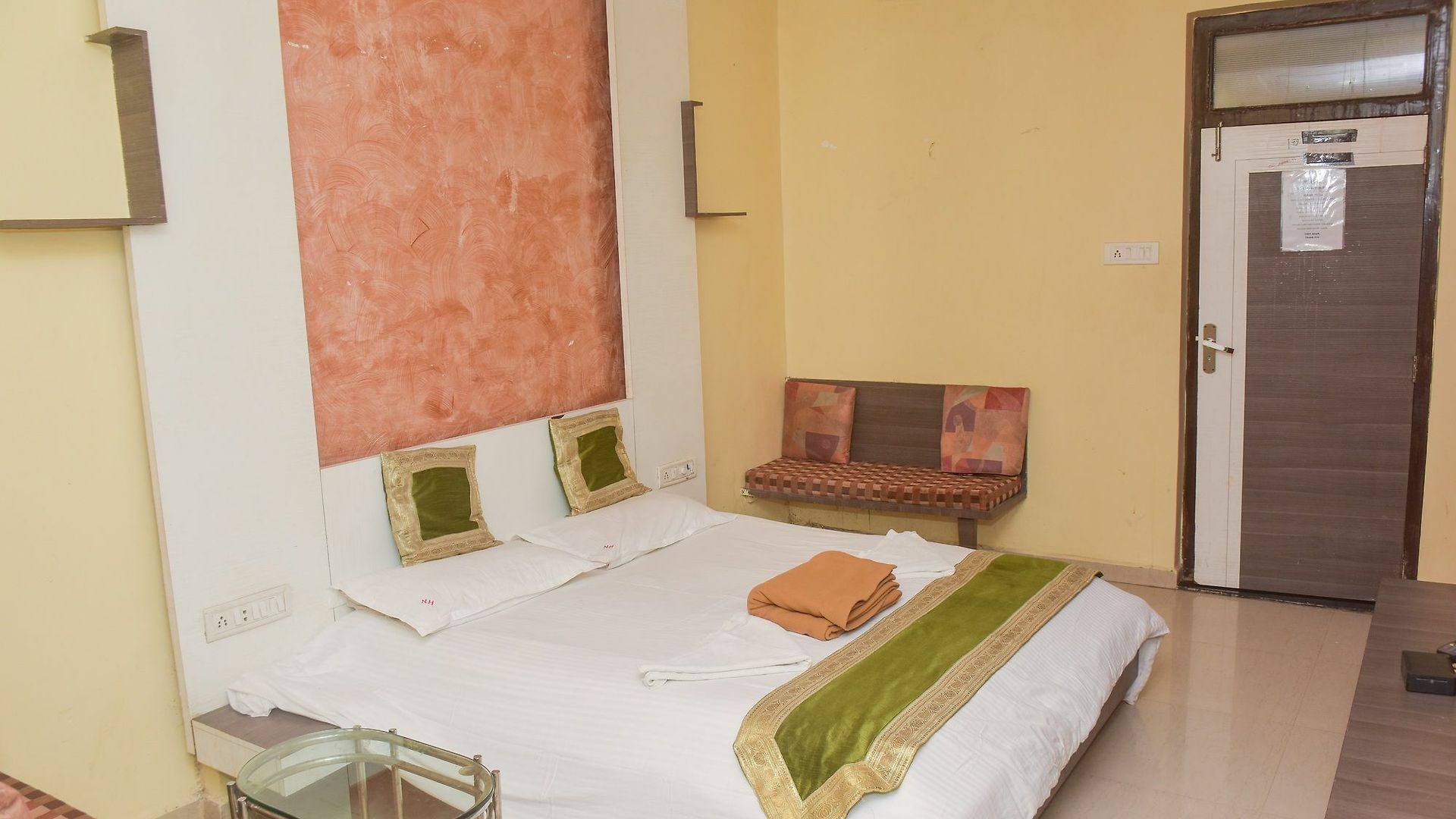 Nirmal Lodging& Boarding * Mumbai