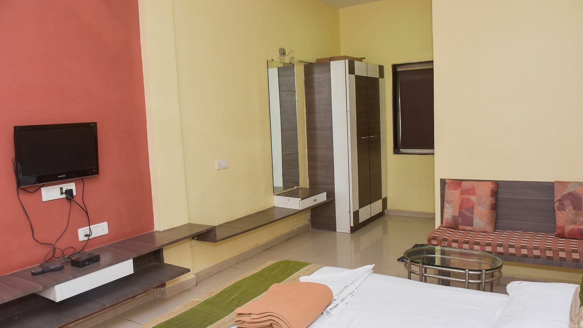 Nirmal Lodging& Boarding Lodge Mumbai