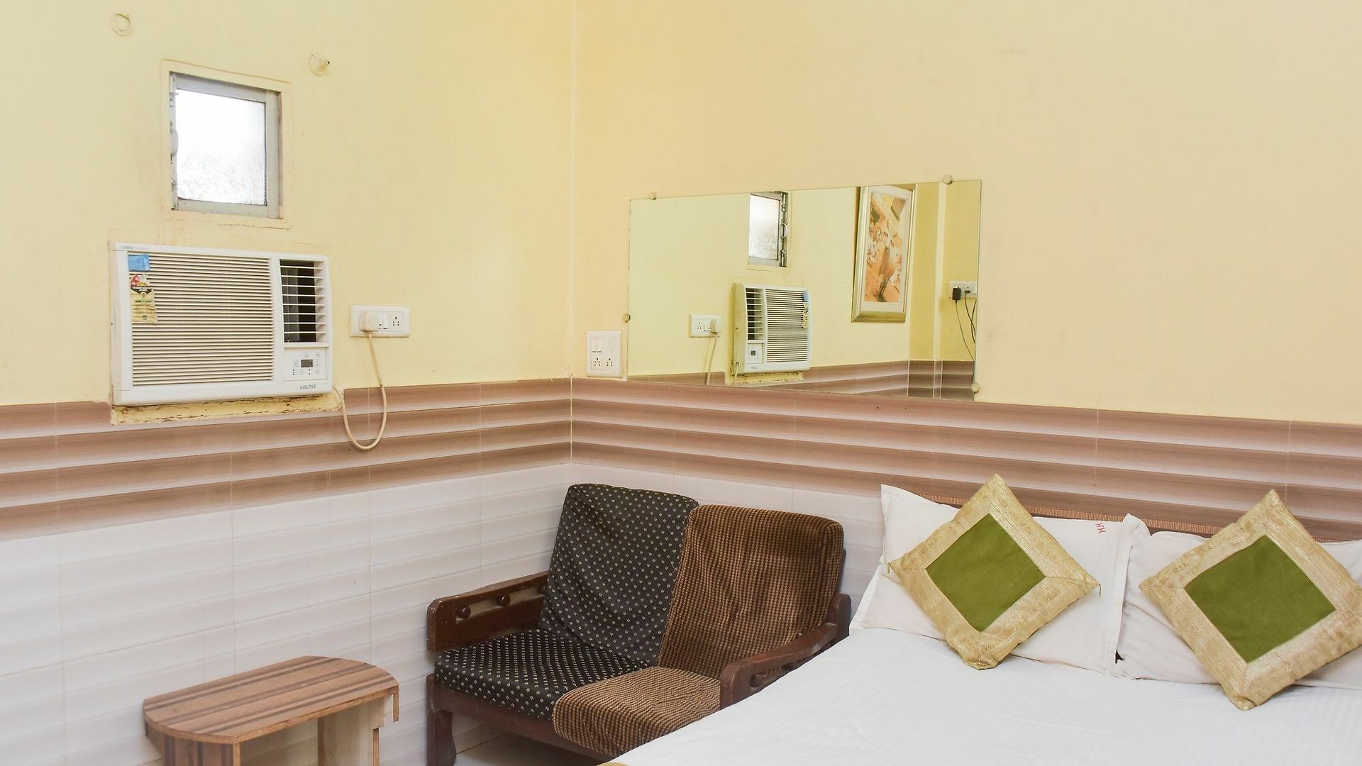 Nirmal Lodging& Boarding Lodge Mumbai