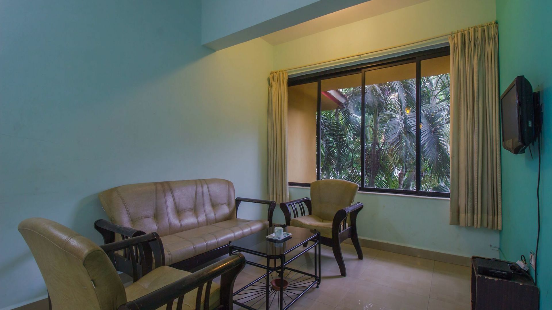 Hotel Oyo 17028 Aviva Residency 3*