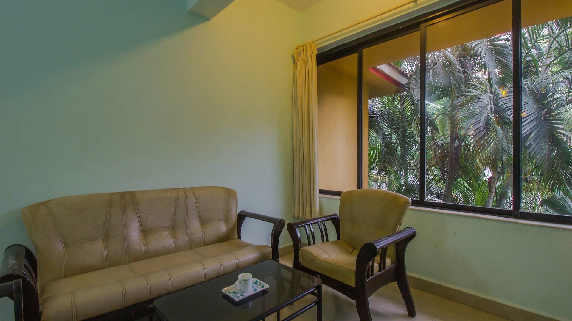 Oyo 17028 Aviva Residency Hotel 3*