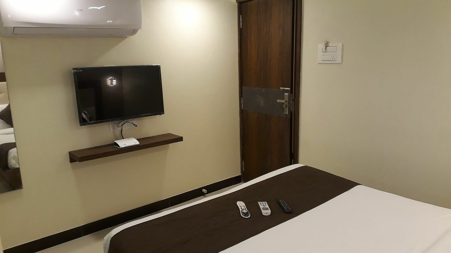 Hotel Garden Creek Residency Near Airport