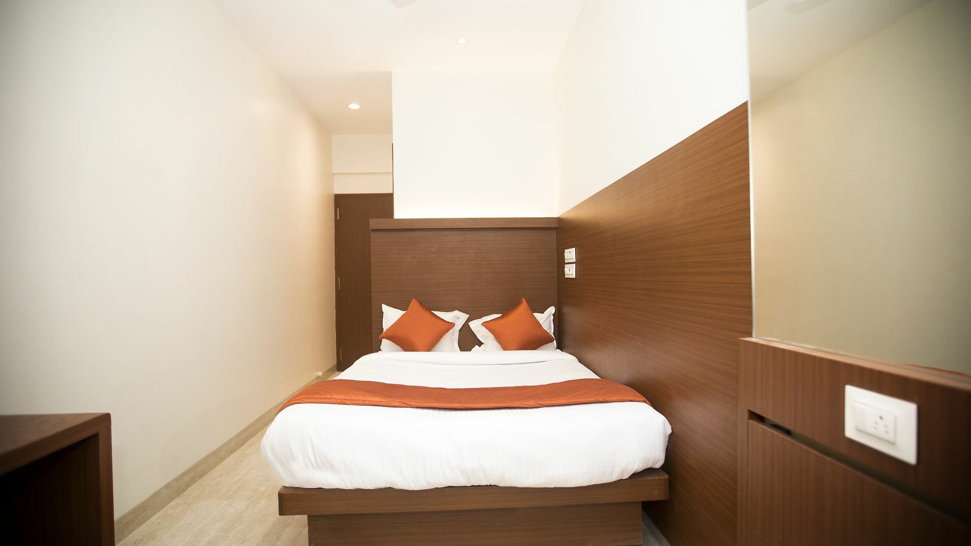 Hotel Spring
