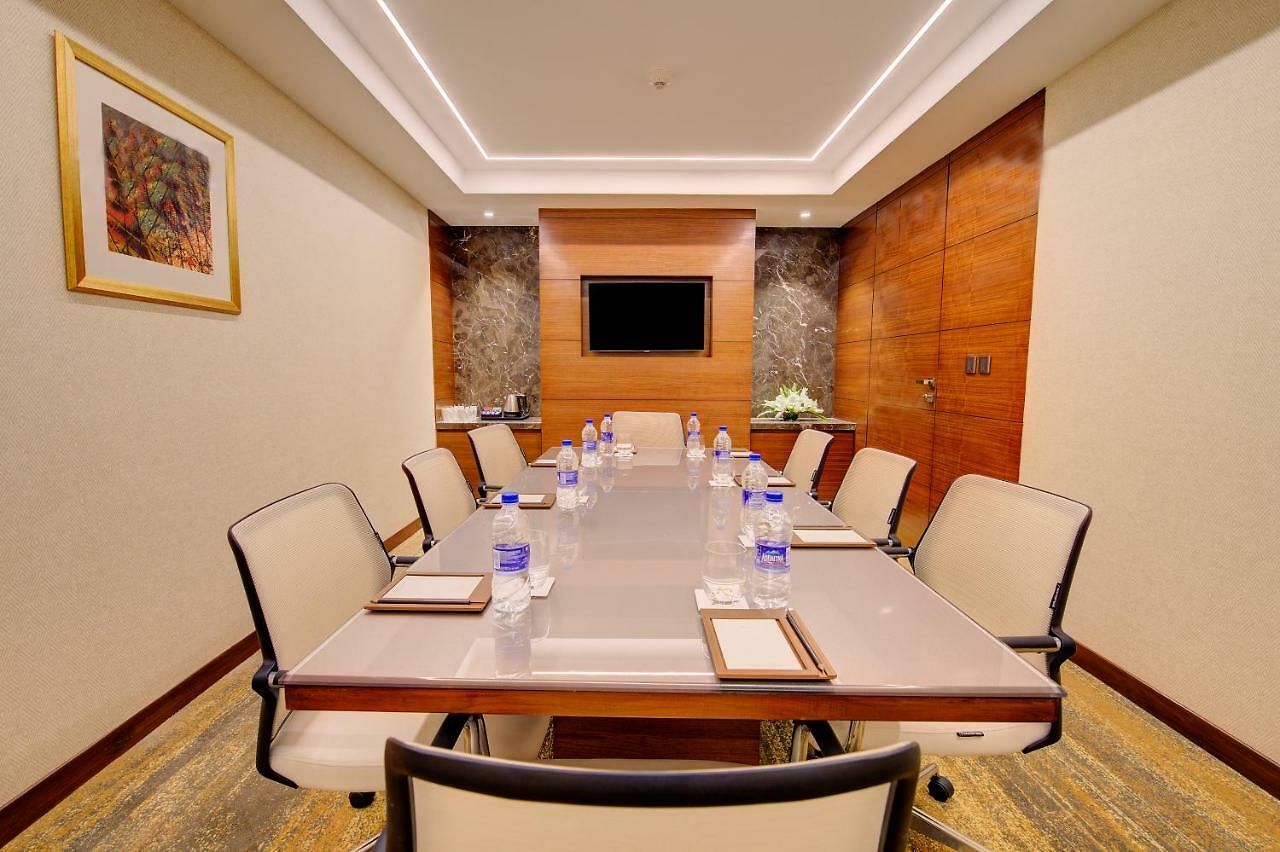 Hotel Niranta Transit Hotel Terminal 2 Arrivals/Landside 4*