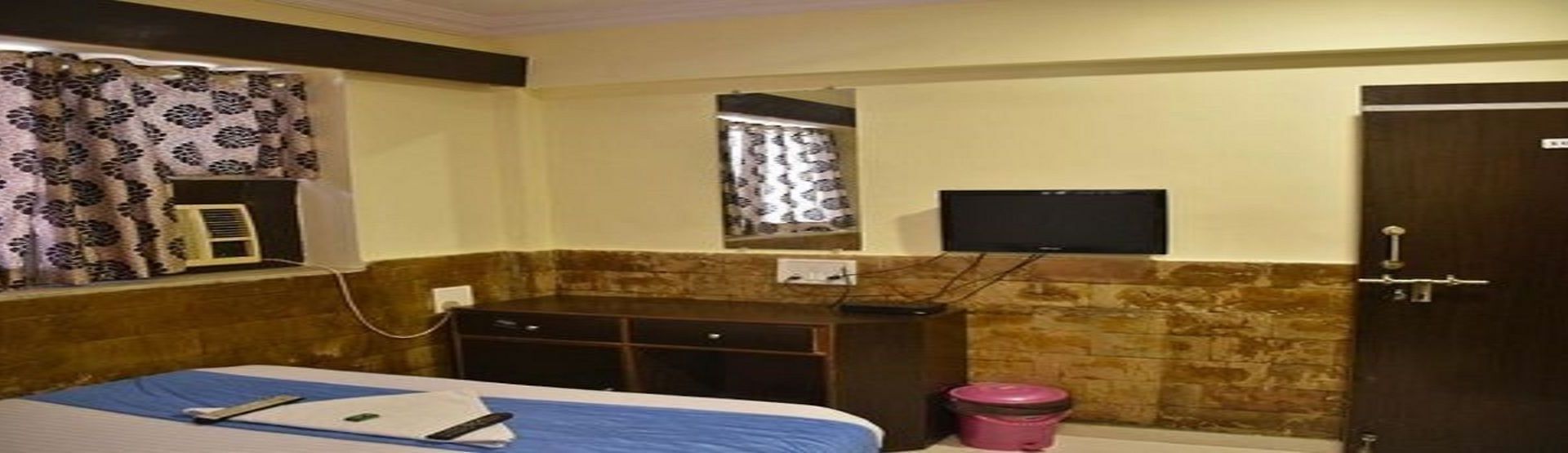 Maangta 111 @ Andheri East Hotel 3*