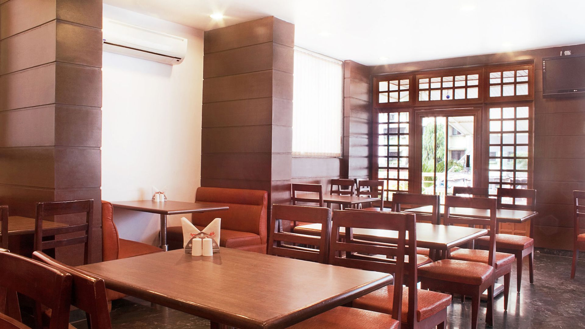 Hotel Lucky Near Nesco 3*