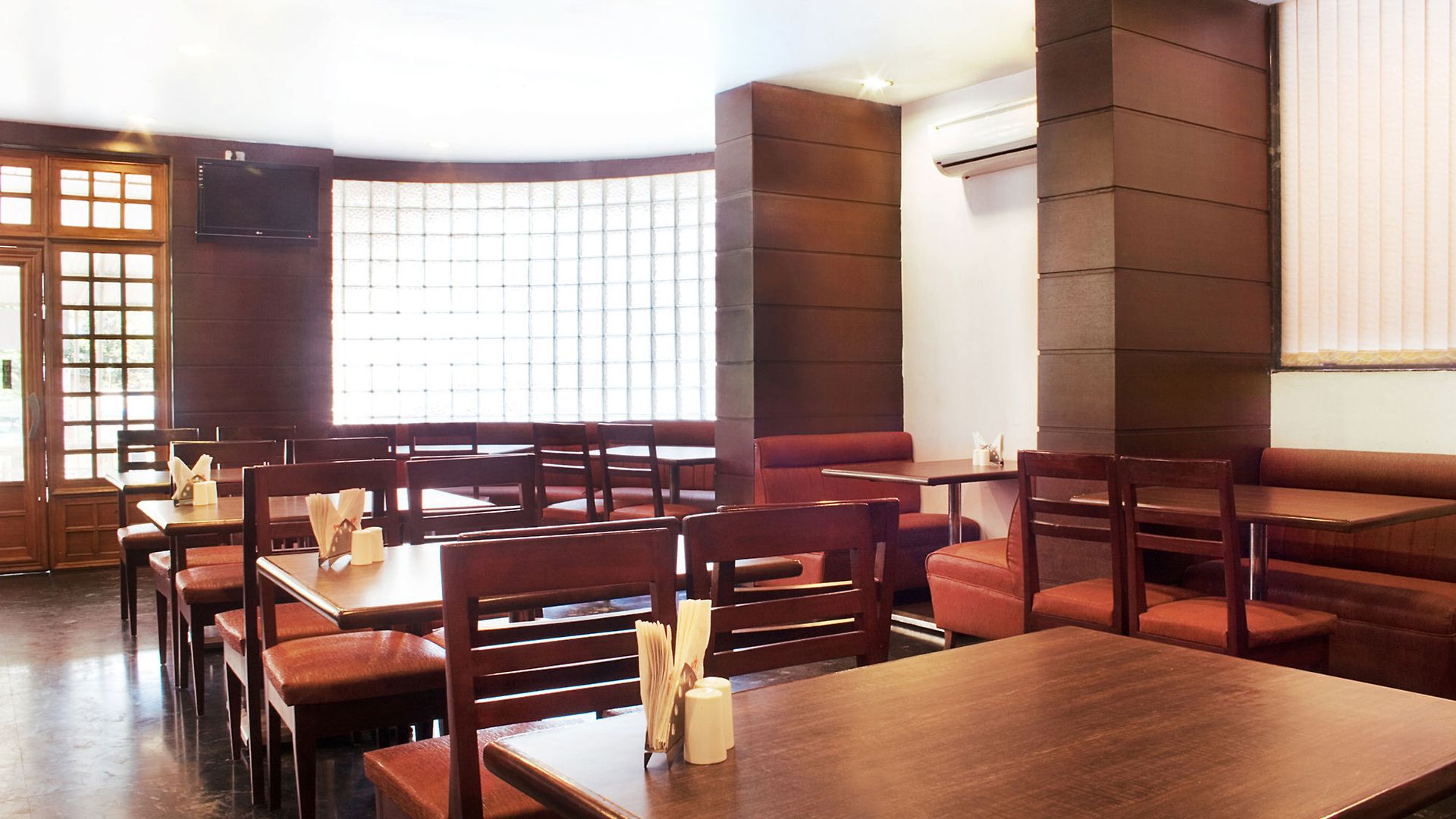 Hotel Hotel Lucky Near Nesco 3*