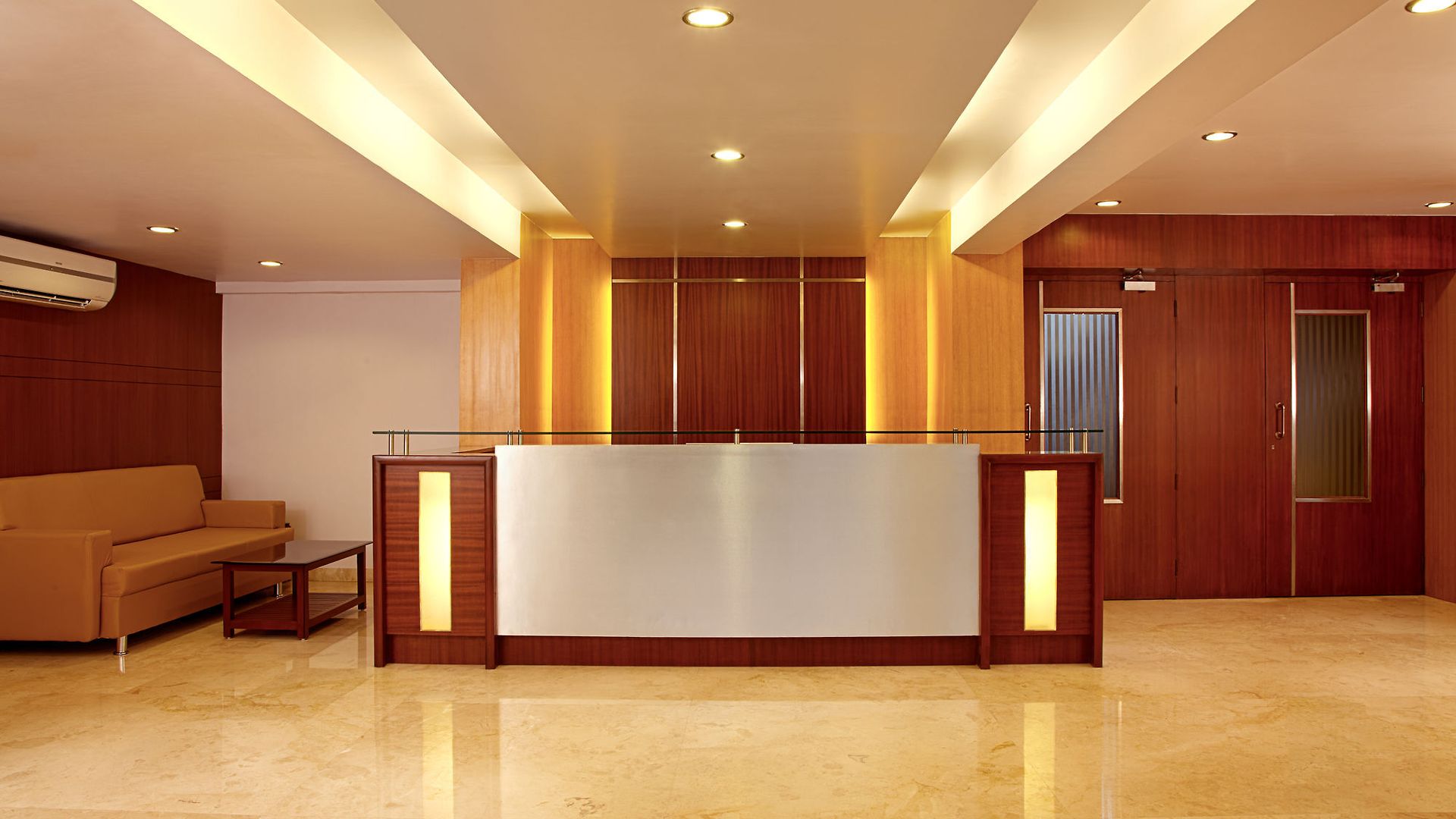 Hotel Lucky Near Nesco Hotel 3*