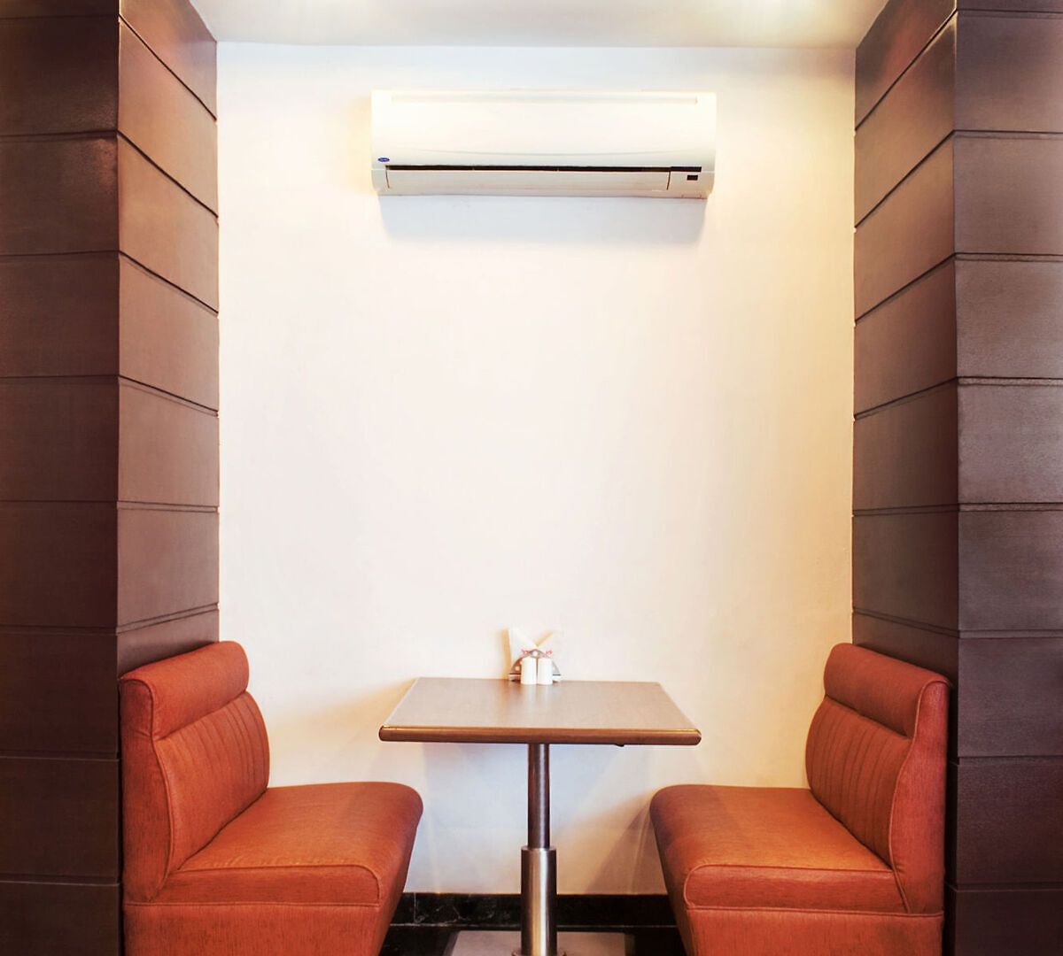 Hotel Lucky Near Nesco Hotel Mumbai