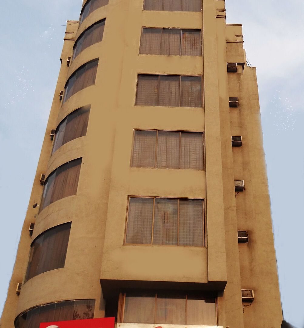 Hotel Lucky Near Nesco Hotel
