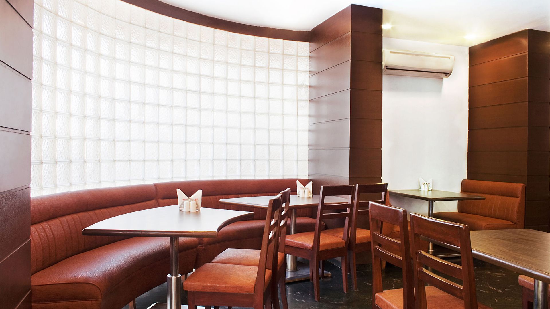 Hotel Lucky Near Nesco Hotel Mumbai