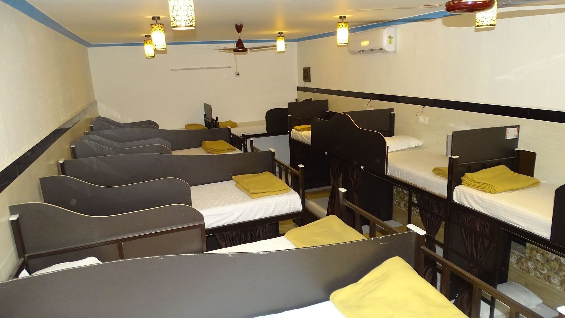 Sunshine Backpackers Airport Hostel Mumbai