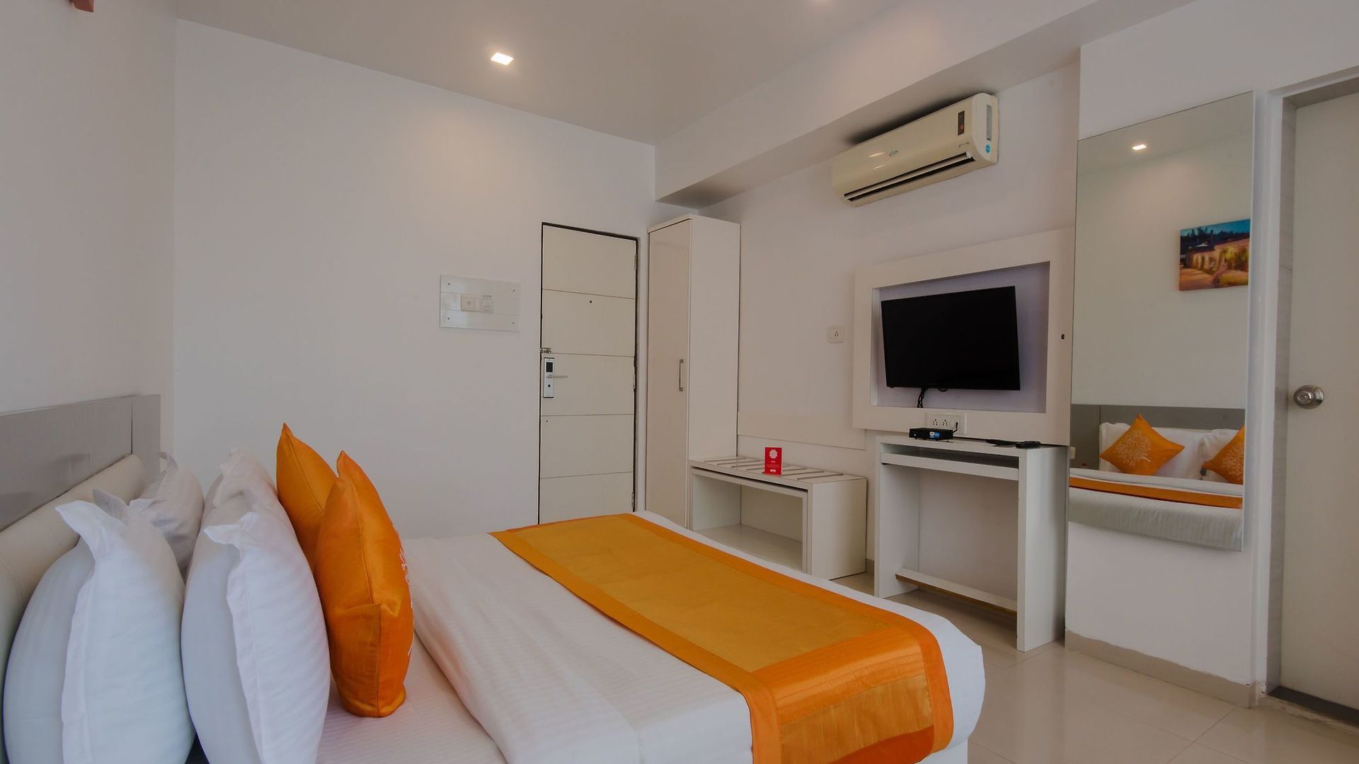 Aura 3* Mumbai