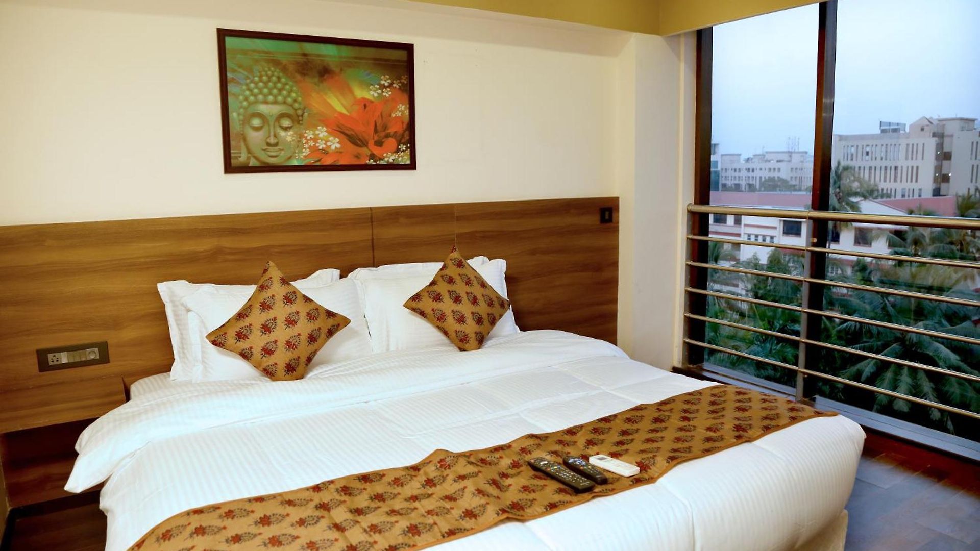 House Andheri East, 3*