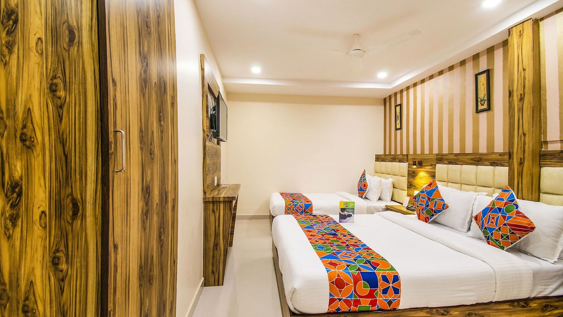 Fabexpress Orange Santacruz East 3* Mumbai