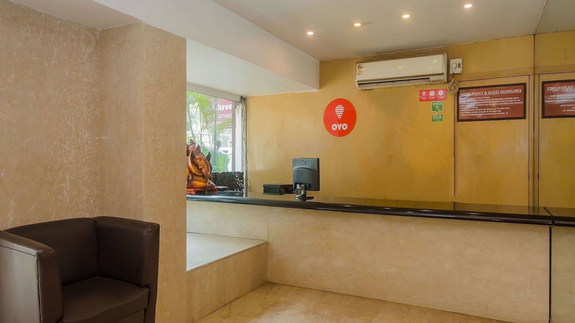 Oyo Flagship 685 Jayshree Domestic Airport 2*