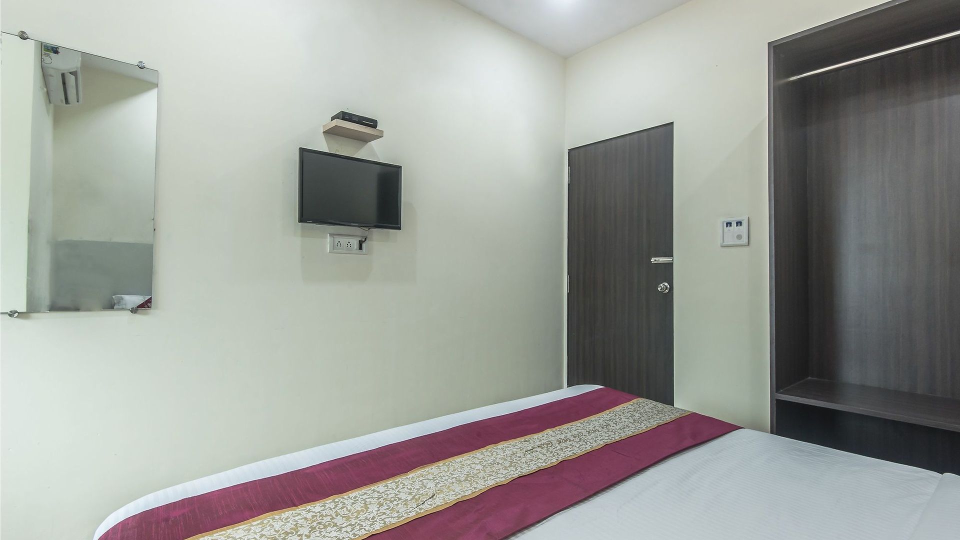 Oyo 845 Kailash Park 2*