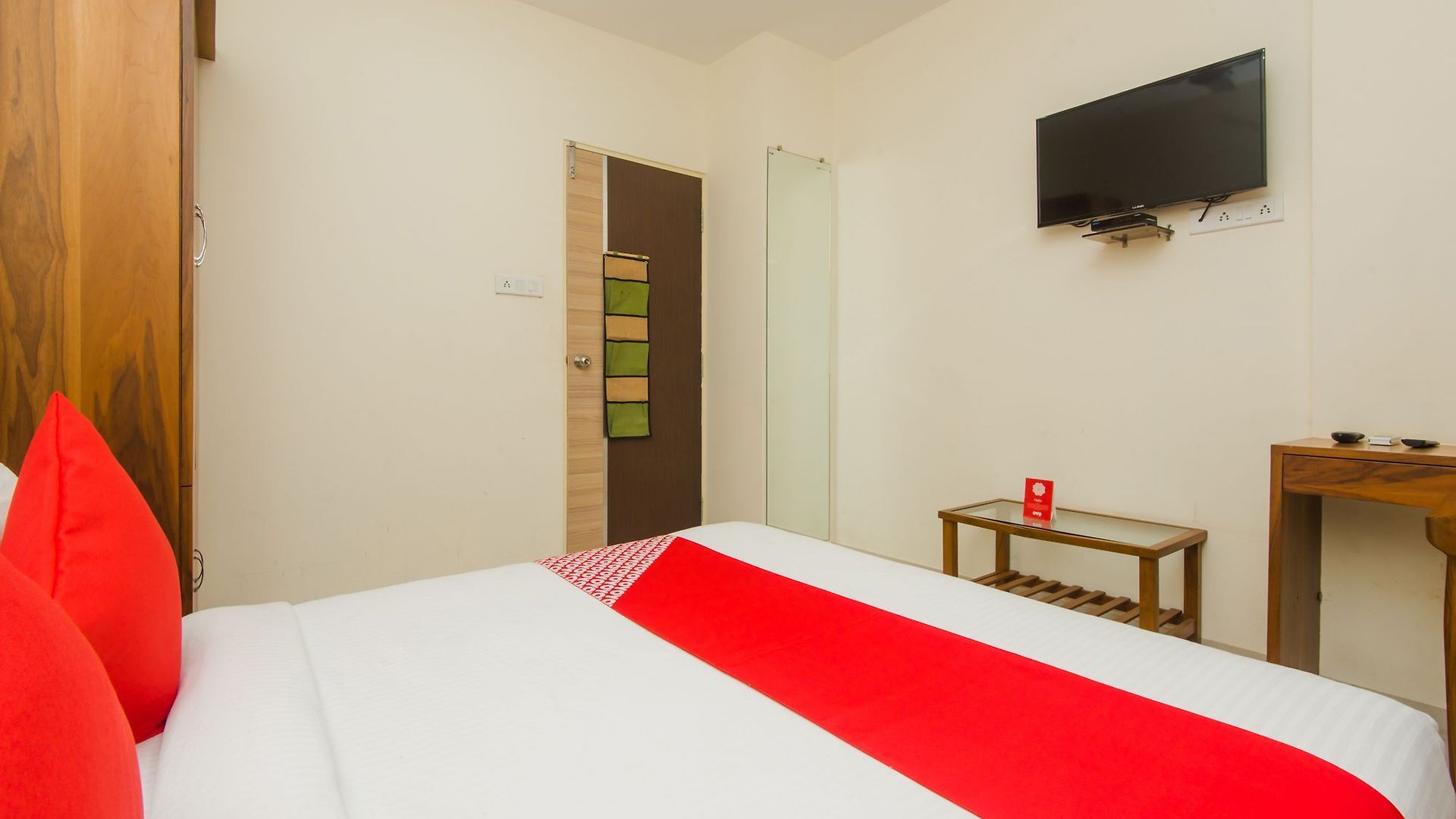 Oyo 11441 Blue Bells Residency Hotel