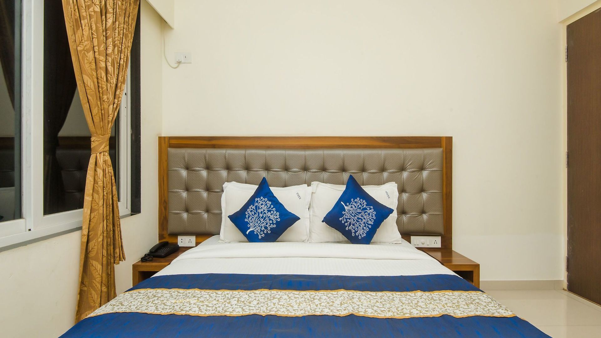 Oyo 11441 Blue Bells Residency Hotel Mumbai