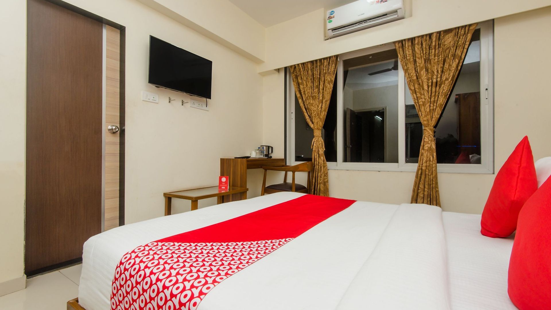 Oyo 11441 Blue Bells Residency Mumbai