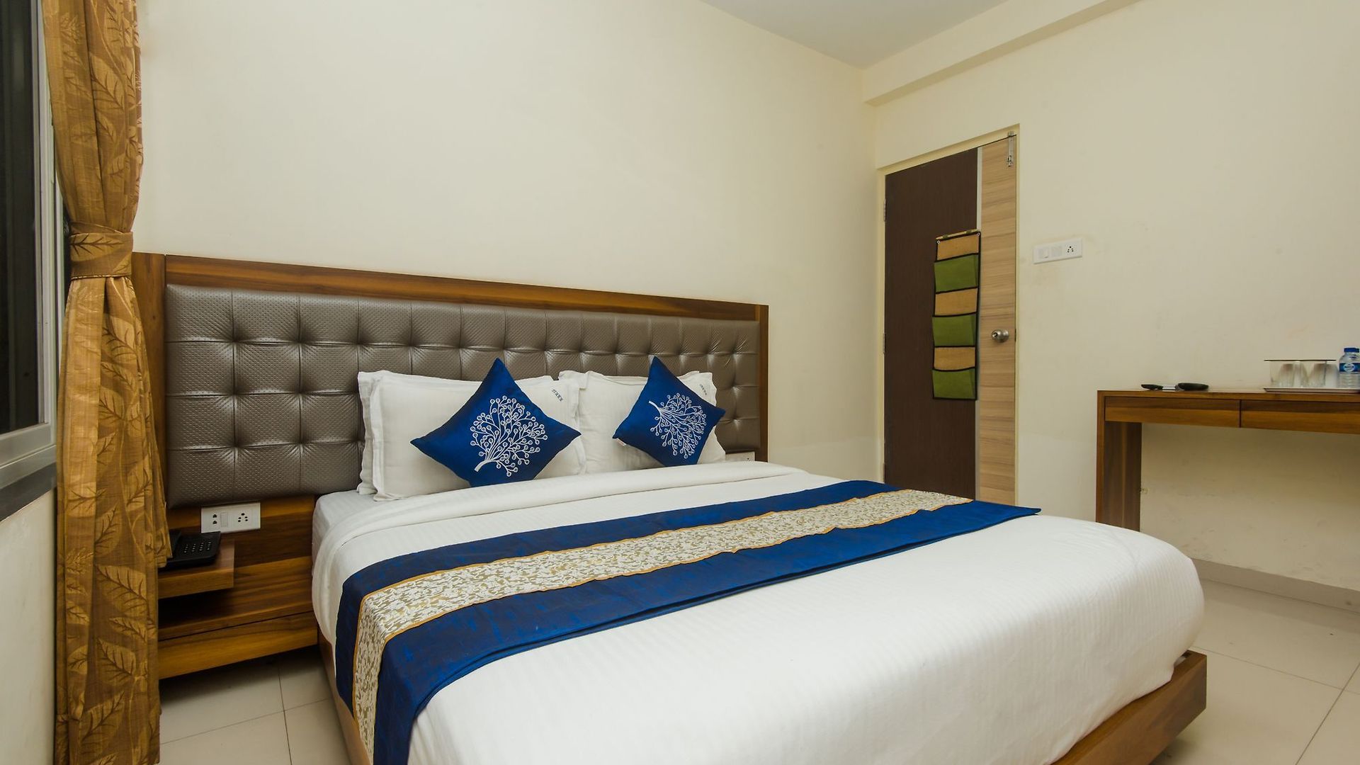 Oyo 11441 Blue Bells Residency Hotel 2*