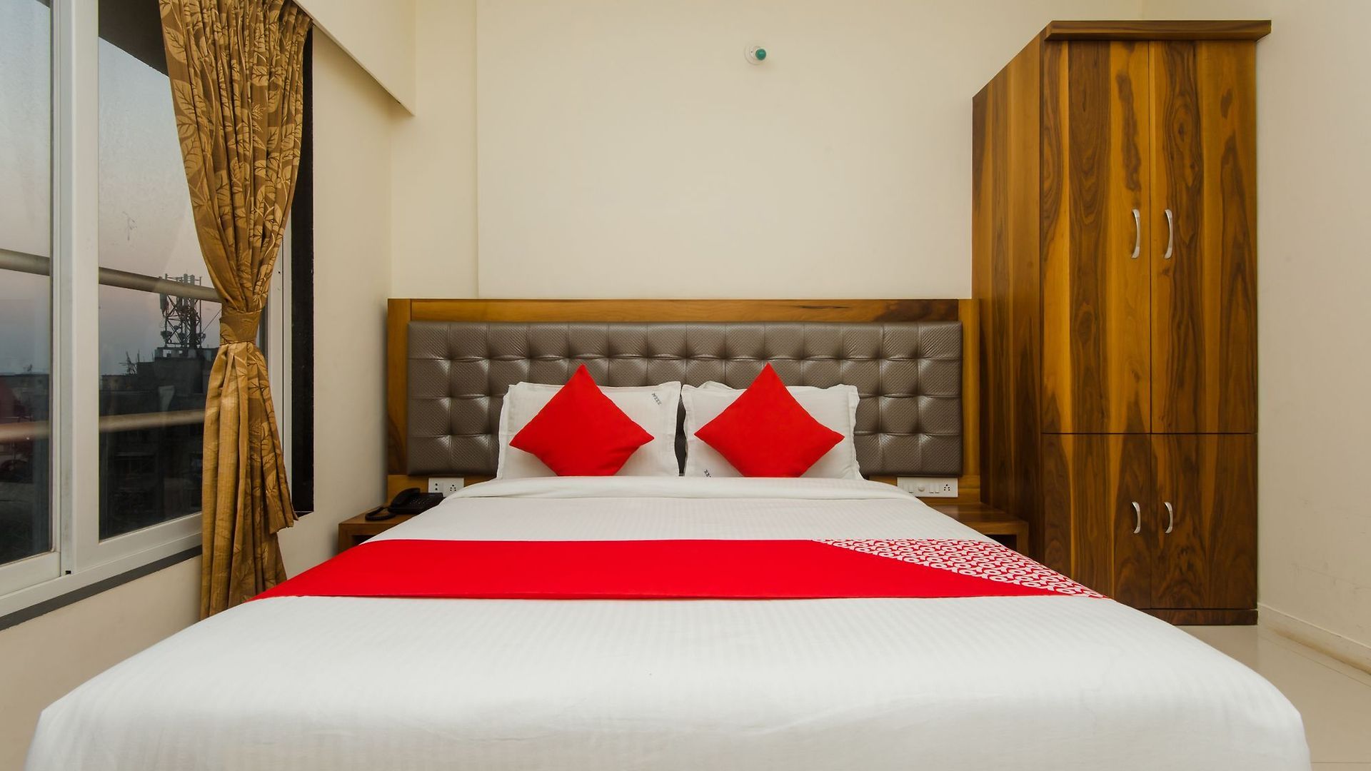 Oyo 11441 Blue Bells Residency Hotel 2*