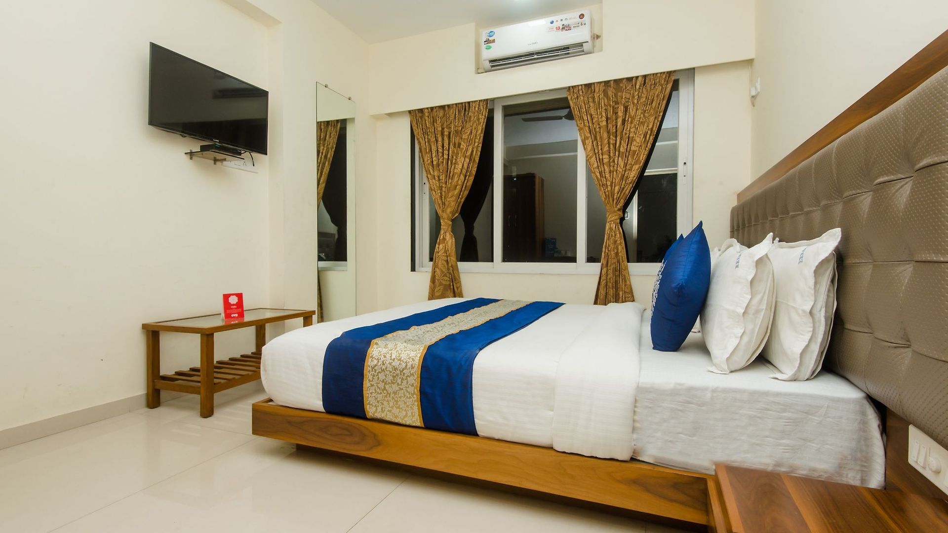 Oyo 11441 Blue Bells Residency Hotel