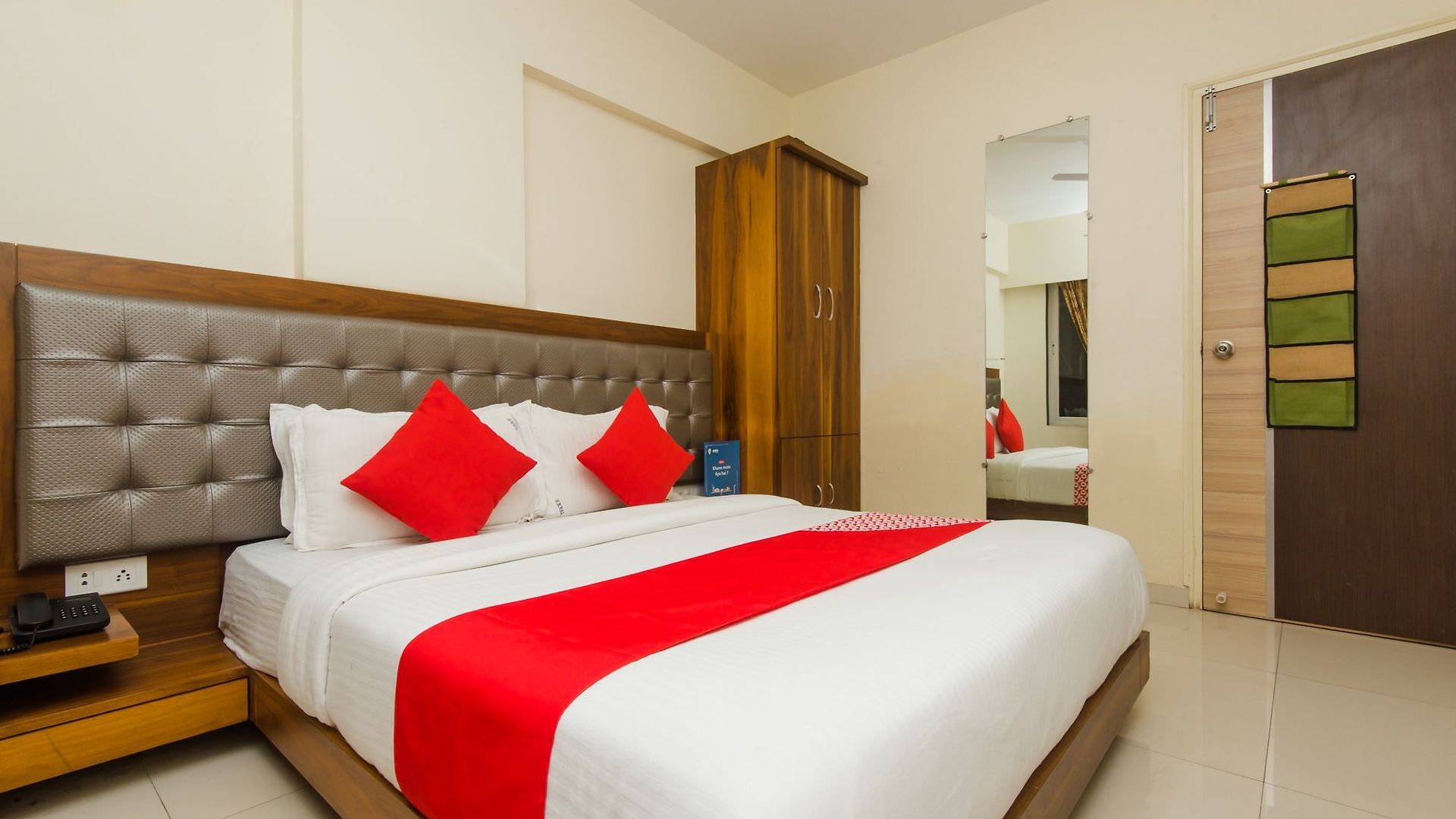 Oyo 11441 Blue Bells Residency Hotel