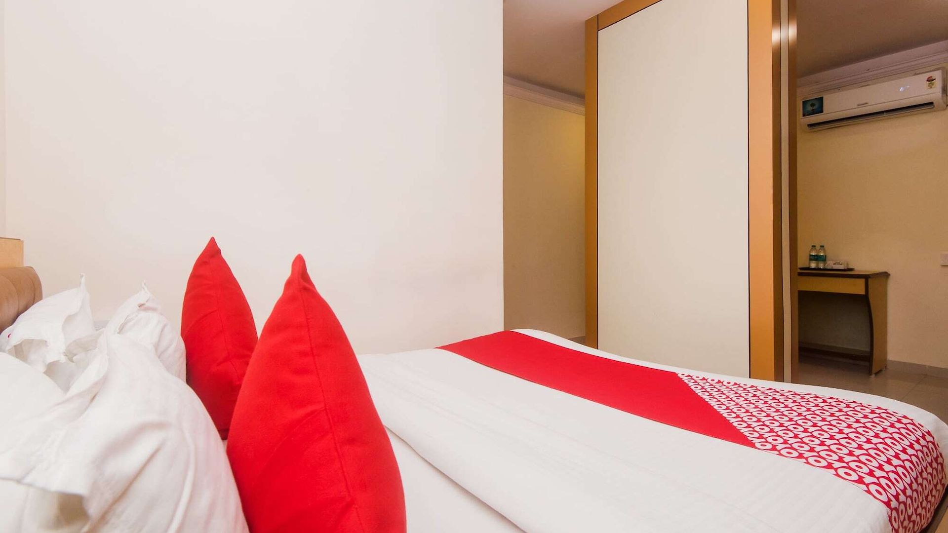 Hotel Capital O Orbit Near Infiniti Mall Mumbai
