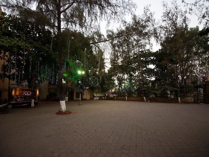 Capital O 36119 Royal Garden & Lawns Hotel