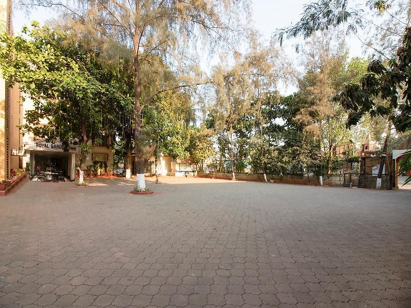 Hotel Capital O 36119 Royal Garden & Lawns 3*