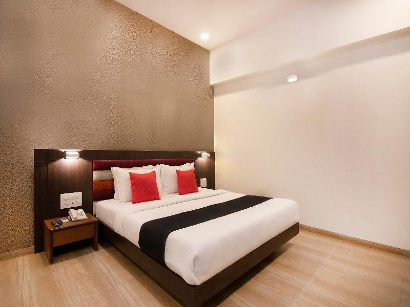 Hotel Capital O 36119 Royal Garden & Lawns 3*