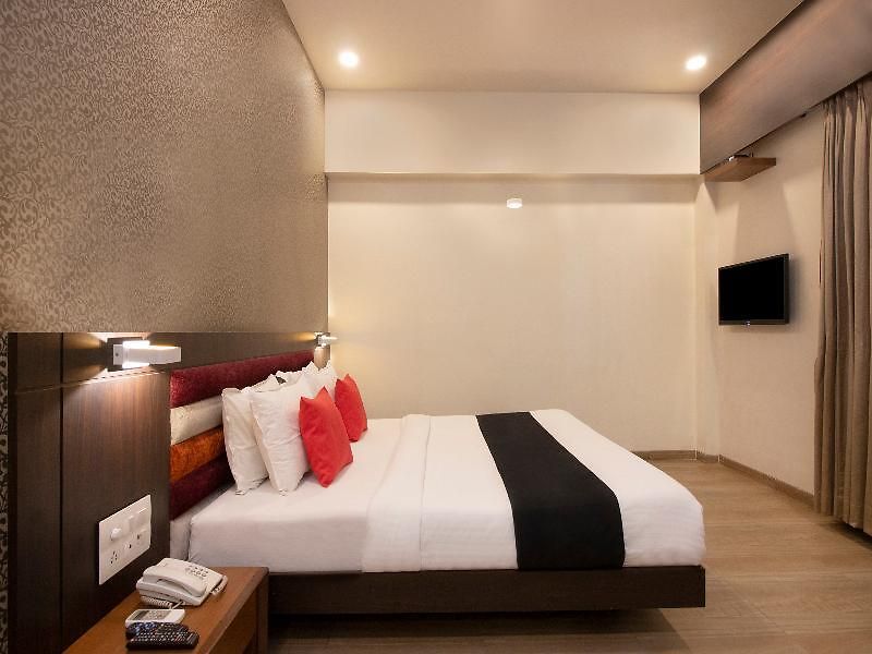 Capital O 36119 Royal Garden & Lawns 3*