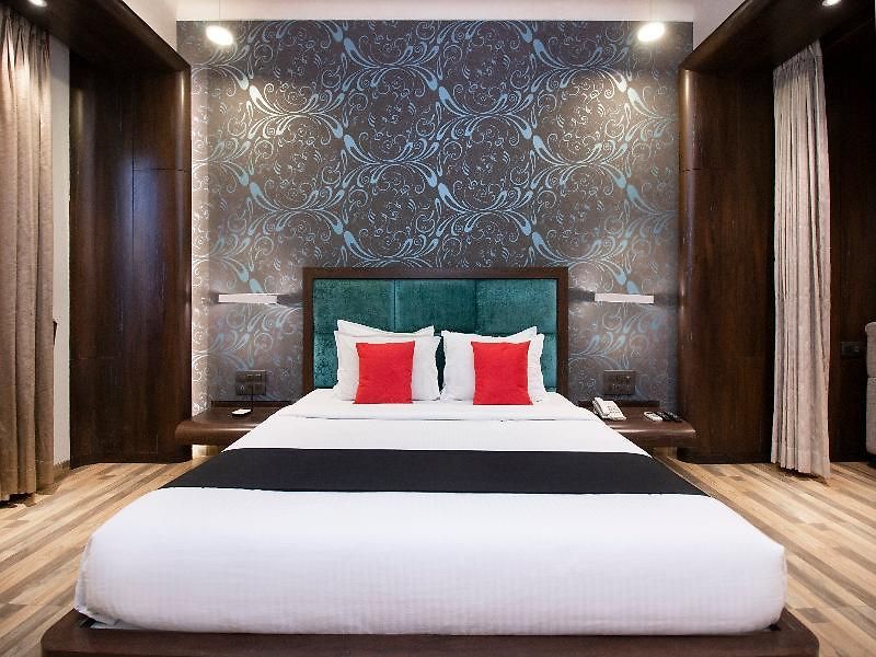 Capital O 36119 Royal Garden & Lawns 3*