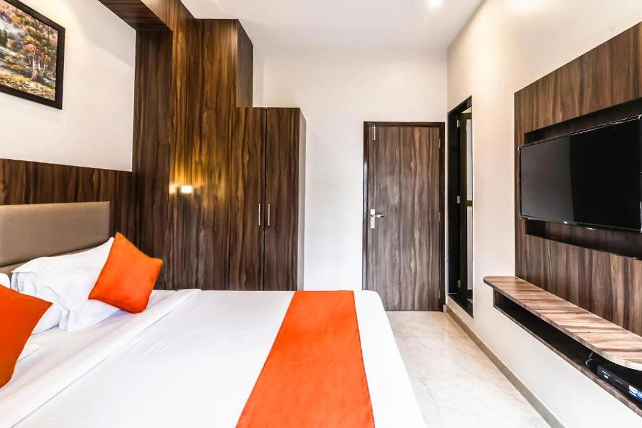 Hotel Sea Grand, Colaba