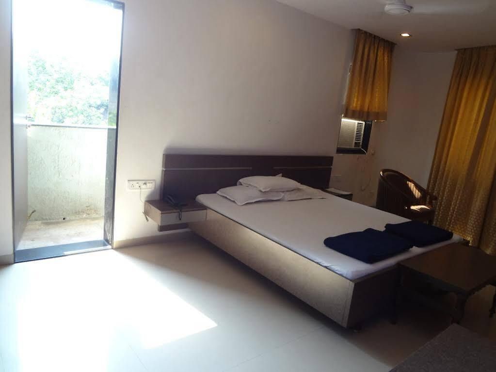 Pals Hotel