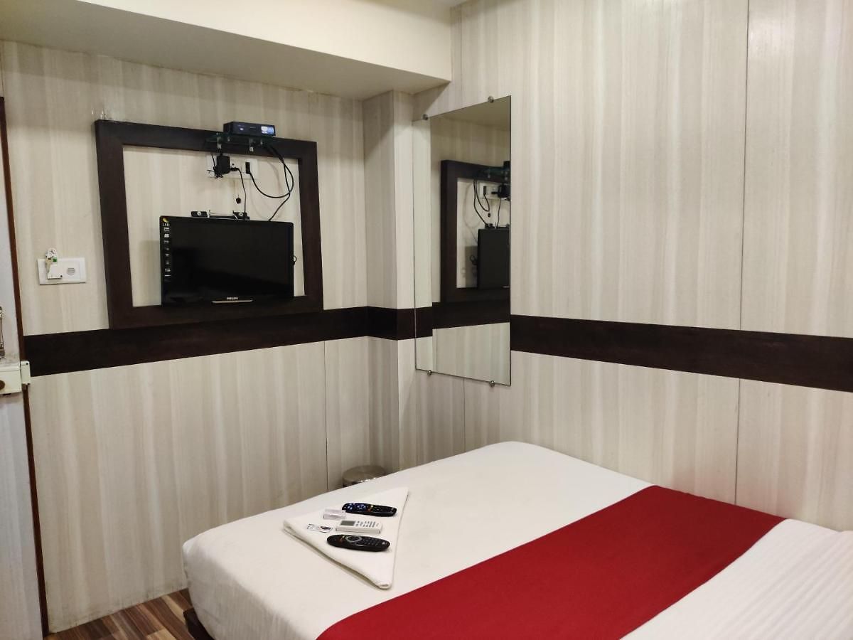 Happyland Hotel