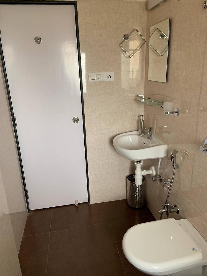 Comfortable & Relaxing In Bandra East Mumbai