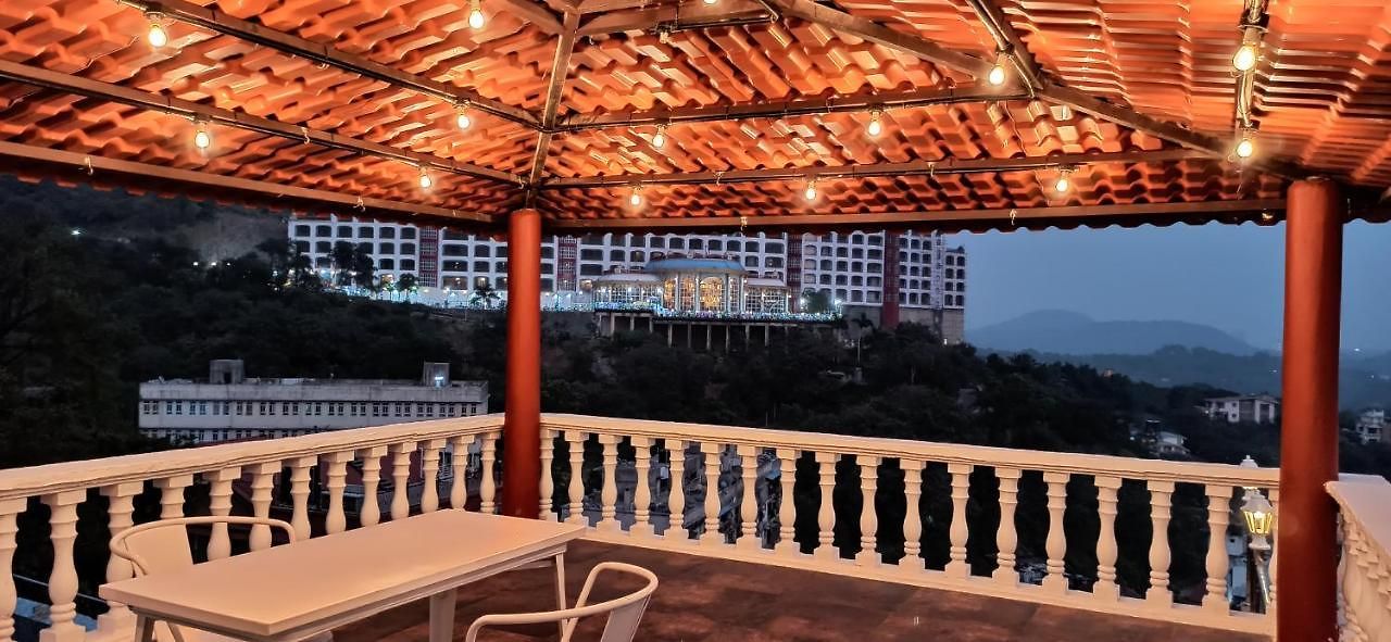 Apartment 406, Dr Wade With Private Pool And Gazebo In Royal Palms Mumbai