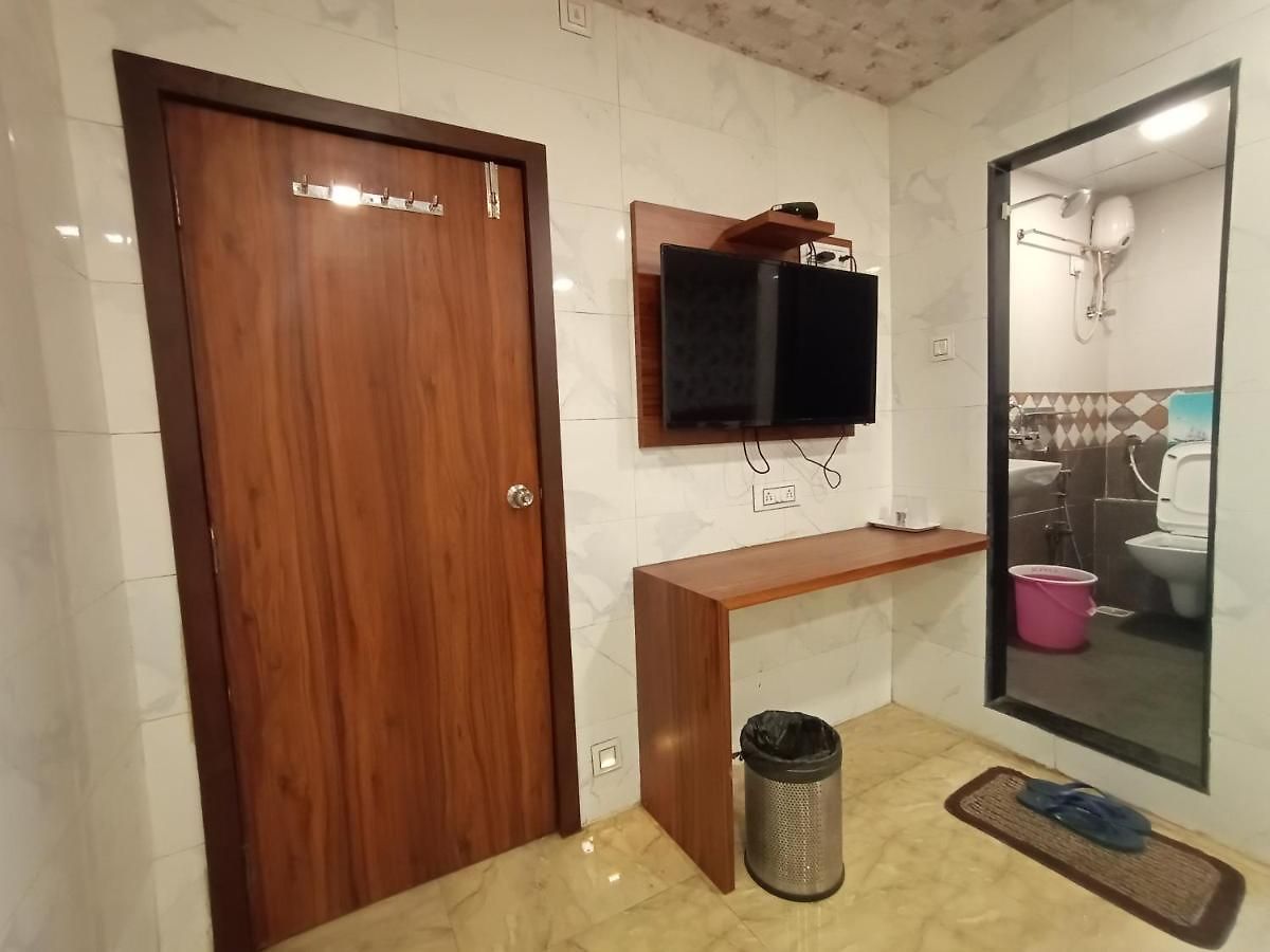 Hotel T-Junction Bkc Residency *
