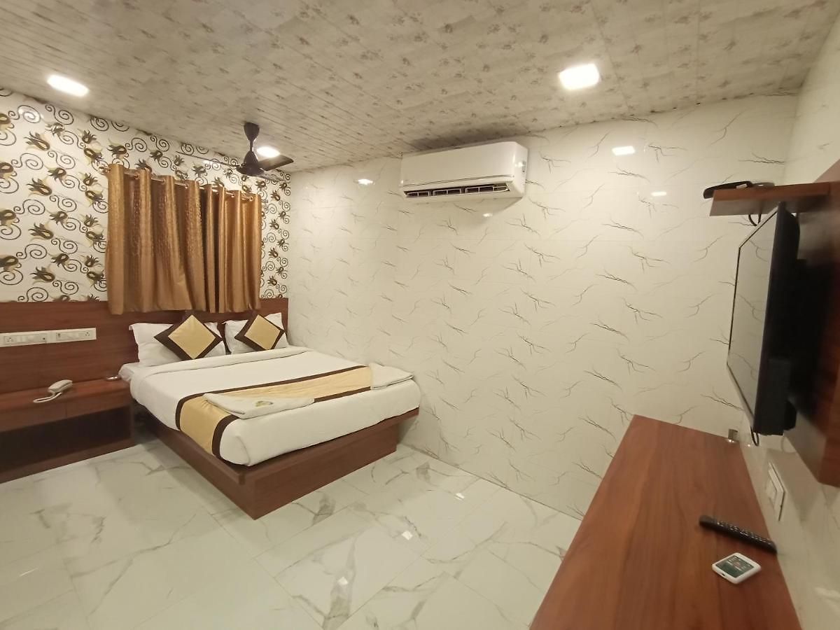 T-Junction Bkc Residency *