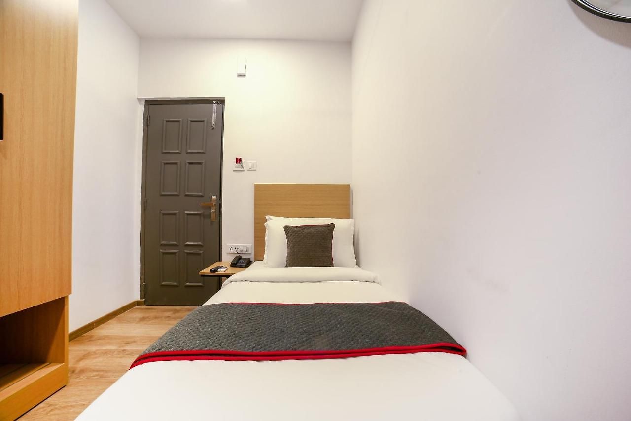 Hotel Fabexpress Highway Residency