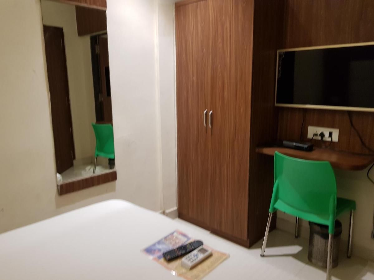 Hexa New West Hotel