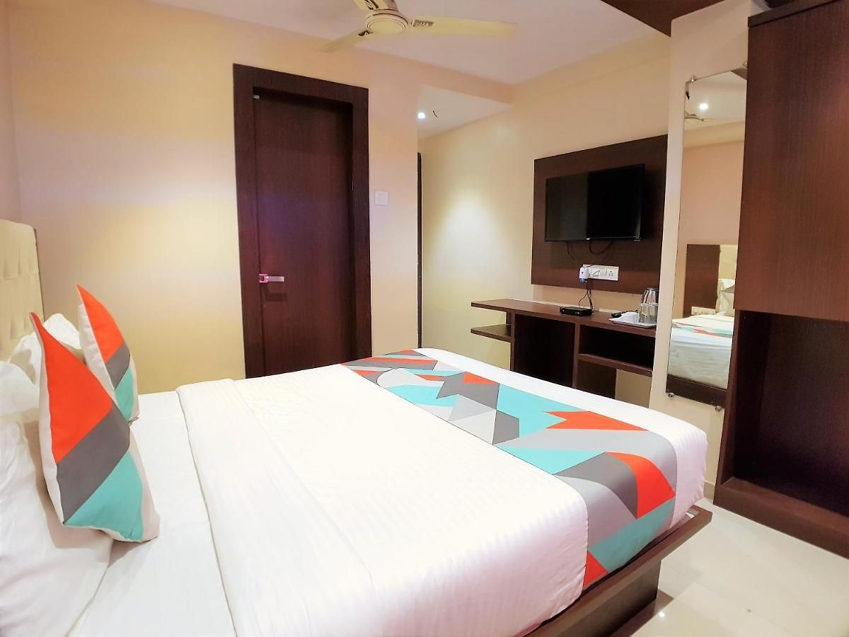 Hexhotel Malad Hotel 3*