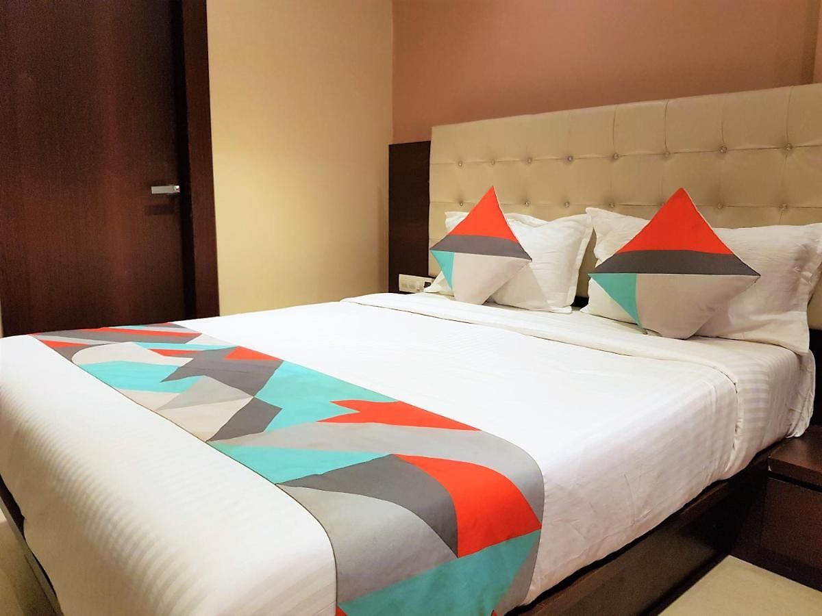 Hexhotel Malad 3*