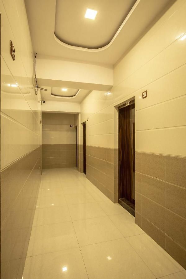 Apsara- Near J J Hospital Hotel