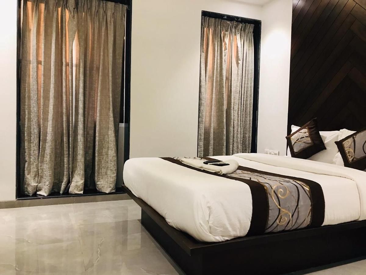 Flora - Hotel 3*