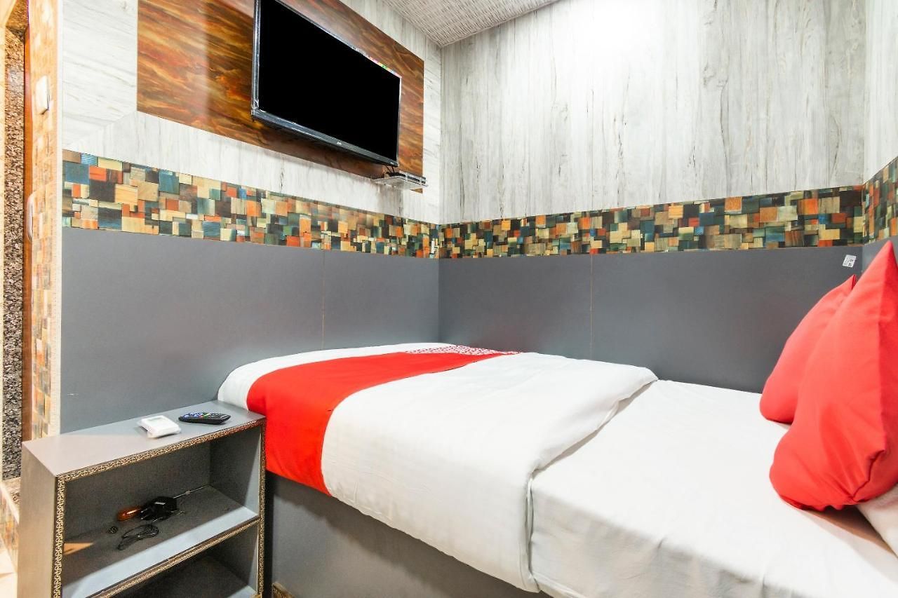 Hotel Oyo 72150 Capital Mumbai